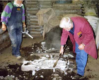 Making a casting at Gommes Forge