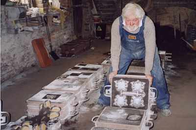 Making a casting at Gommes Forge